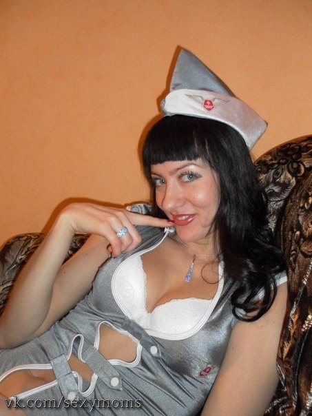 Великолепные женщины позируют в белье и без него 1 фото