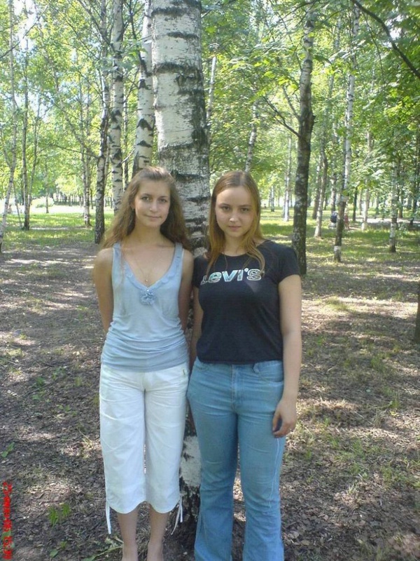 Грустная 20-летняя девушка в выходной день 2 фото